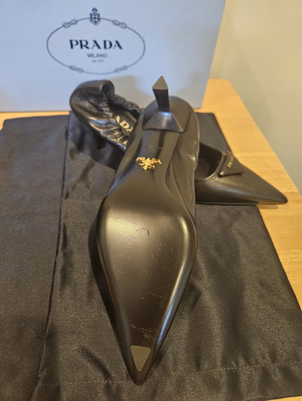 Authentic! PRADA Black Leather Triangle Logo Pointed-Toe Kitten Heel Pumps Sz 37 - Picture 7 of 9